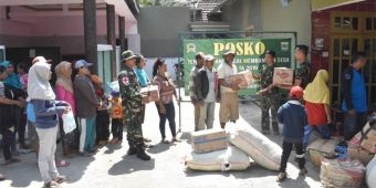 Warga Desa Kedungsalam Padati Posko TMMD 106 Menanti Pembagian Sembako Gratis