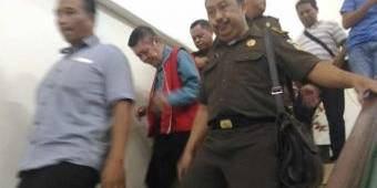 Sehari, Kejari Sidoarjo Jebloskan Dua Tersangka Korupsi, Rekanan PDAM DTS dan Bendahara Desa Pilang