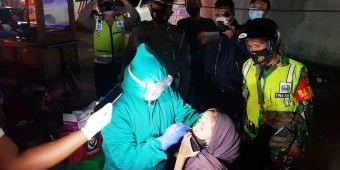 Petugas Gabungan di Situbondo Tes Antigen Pelanggar PPKM Darurat, 3 Orang Positif Terindikasi Corona