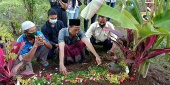 Prosesi Pemakaman Ariana, Gadis Korban Meninggal Dunia KMP Yunicee yang Tak Masuk Manifes