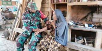 Sering Pukuli Ibu Kandung, Babinsa Paceng Gresik Amankan ODGJ tanpa Kekerasan