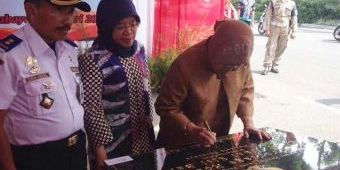 Resmikan Frontage Sisi Barat, Wali Kota Risma Berharap Perekonomian Warga Sekitar Meningkat