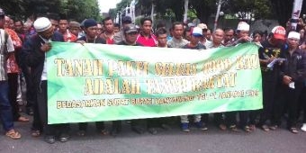 Sebut Tanah Diserobot Perhutani, Warga Pakel Banyuwangi Geruduk BPN