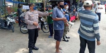 Tegakkan Prokes, Pamor Keris Polres Ngawi Sasar Pasar Hewan 