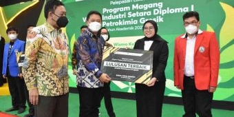 40 Mahasiswa Lulusan Terbaik Diploma 1 Didikan Petrokimia Gresik Siap Kerja