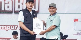 Bupati Yuhronur Serahkan SK Perpanjangan BPD se-Kabupaten Lamongan