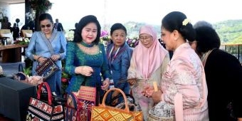 Ibu Iriana Kenalkan Produk dan Budaya Lokal NTT ke Pendamping Pemimpin Negara ASEAN