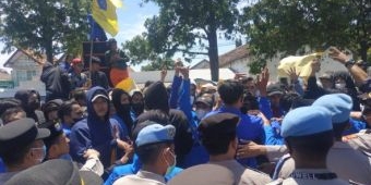 Dianggap Menghindar Saat PMII Demo Kenaikan Harga BBM, Bupati Karna Dituding Tak Pro Rakyat