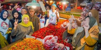 Pedagang Pasar Pabean Curhat soal Banjir kepada Khofifah