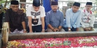 Ziarah ke Makam Gus Dur, Al Ghazali Putra Ahmad Dhani Dapat Nasihat dari Gus Solah