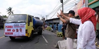 Bantu Atasi Kekeringan, Bunda Indah Kirim 100 Tangki Air Bersih ke Puluhan Desa di Lumajang