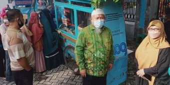 Peringati Milad Muhammadiyah ke-109, PDM dan PDA Sidoarjo Borong Dagangan PKL