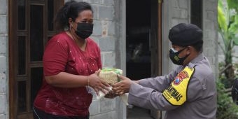 Polisi di Blitar Utamakan Distribusi Daging Kurban Kepada Warga Isoman