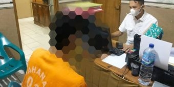 Diduga Jual Togel Judi Online Hongkong, Pria di Ngawi Diringkus Polisi di Warung Nasi