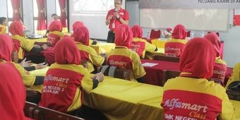 Ajari Pelajar SMKN 2 Nganjuk Berbisnis, Alfamart Gelar Program Mengajar