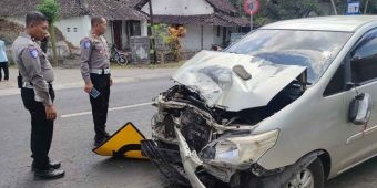 Innova Tabrak 2 Pemotor hingga Tewas di Jalur Blitar-Tulungagung