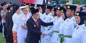 Kukuhkan 64 Anggota Paskibraka Jatim, Adhy Karyono Tekankan soal Pancasila