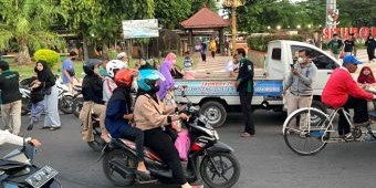 Tebar Kebaikan, Garda Bangsa dan Gemasaba Situbondo Bagikan Ribuan Takjil