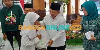 Santuni Anak Yatim Piatu di Bulan Suro, Bung Karna Minta Didoakan Sukses Majukan Situbondo