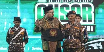 Bupati Kediri Beri Sejumlah Bantuan ke Anggota Banser Tertua di Pelantikan GP Ansor