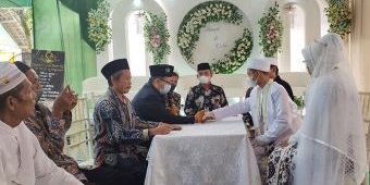 Ratusan Pasang Catin di Tuban Melangsungkan Pernikahan saat Malam Songo