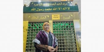 Khofifah Terima Hadiah Selendang Kiswah saat Ziarah Makam Ahli Tasawuf Dunia di Baghdad