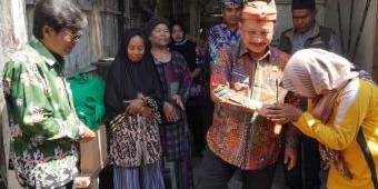 Gercep Tangani Kebakaran di Desa Tenggir, Bupati Situbondo Bantu Rehab dan Penuhi Kebutuhan Korban