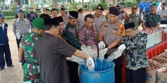 Jelang Natal dan Tahun Baru, Forkompimda Tuban Musnahkan Ribuan Liter Miras dan Knalpot Brong