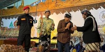 Syekh Siti Jenar, Cacing Asal Manusia, Nguping Ilmu Makrifat di Tengah Laut