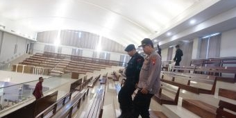 Amankan Misa Natal 2023, Polisi Kerahkan Penjinak Bom dan K9 untuk Sterilisasi Gereja di Sidoarjo