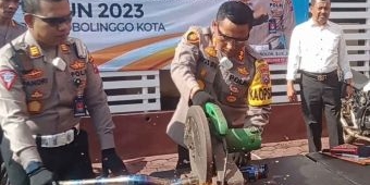 Polres Probolinggo Kota Musnahkan Puluhan Knalpot Brong dan Velg Ban Motor