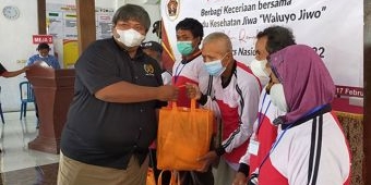 Peringati HPN 2022, PWI Blitar Raya Gelar Bakti Sosial di Posyandu Waluyo Jiwo