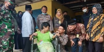 Blusukan, Bupati Sidoarjo Serahkan Bantuan ke Warga