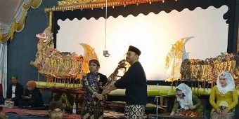 Lesbumi Ngawi Gaungkan Wayang di Latar Masjid