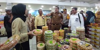 Pastikan Stok dan Harga Stabil, Pj Wali Kota Mojokerto Sidak Mamin Jelang Lebaran