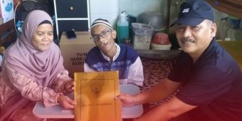 Pemkot Mojokerto Serahkan Bantuan Biaya Pendidikan bagi Mahasiswa Difabel