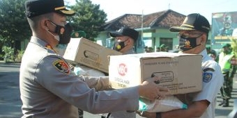 Yayasan Buddha Tzu Chi Bantu Warga Terdampak Covid-19 di Probolinggo