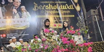 Hadiri Moonzaya Bersholawat, Risma Bercerita soal Penutupan Dolly