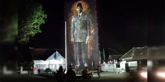 Peraih Rekor Muri Gelar Pameran Lukisan Bung Karno di Situs Ndalem Pojok