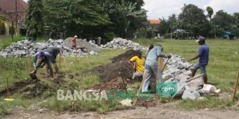 Rp 100 Juta Dibuat Bangun Kios, Penggunaan DD Desa Pulo Lor Jombang Disorot