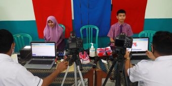 Langsung di Sekolah, Dispendukcapil Rekam KTP-el Bagi 210 Murid SMAN 6 Kediri