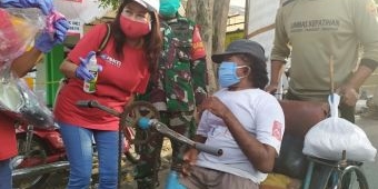 Peduli Covid-19, Paguyuban Tionghoa di Jombang Bagi-bagi Sembako ke Warga Difabel