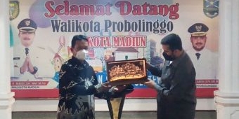 Maidi Ajak Habib Hadi Keliling Kenalkan Geliat Kota Madiun di Malam Hari