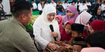 Serahkan Santunan Anak Yatim di Pamekasan, Khofifah Berpesan untuk Tingkatkan Tadarus