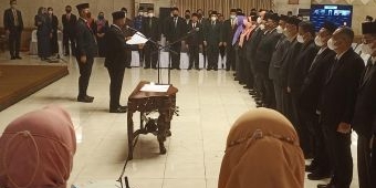 Bupati Gresik Lantik Hari Syawaludin Jadi Kadispendukcapil