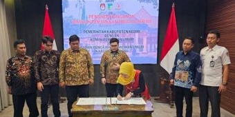 Pemkab Kediri, KPU, dan Bawaslu Tandatangani NPHD Pilkada Tahun 2024