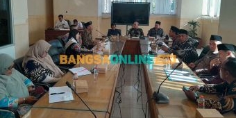 Bahas Gaji Terhutang Rp7,6 Miliar, DPRD Situbondo Fasilitasi Pertemuan Kemenag dengan Guru Non-ASN