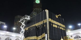 Hari Ini, Kabah Diganti Kiswa Baru