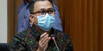 Kasus Korupsi Eks Bupati Mojokerto, KPK Periksa Kepala DPMPTSP Hingga Sales Diler Mobil