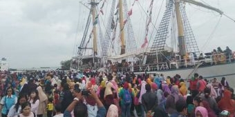 Jadi Primadona, Ribuan Masyarakat Balikpapan Serbu KRI Dewaruci